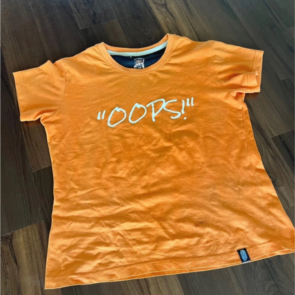 Orange “Oops” text tshirt, S size